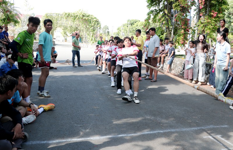 Đội kéo co Đoàn Trường THPT Phạm Thái Bường đoạt giải Nhất.