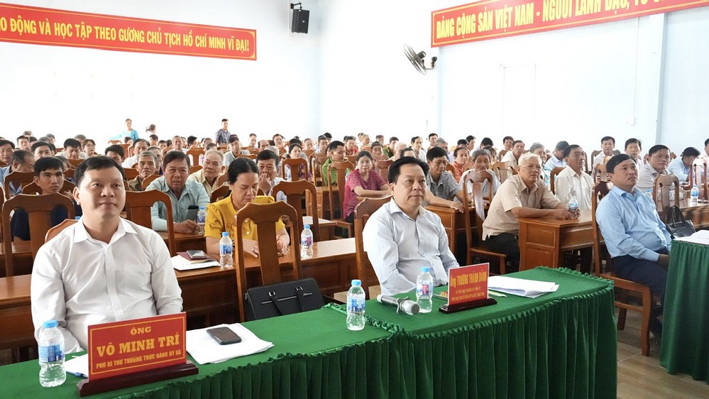 Cử tri xã Phú Quới thống nhất cao với các ứng cử viên.