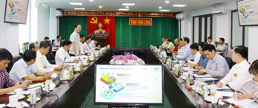 Các đại biểu tham dự buổi làm việc.