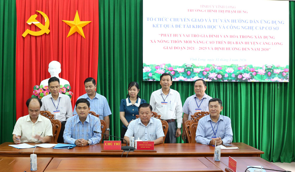 Các đơn vị ký biên bản bàn giao kết quả sản phẩm đề tài nghiên cứu khoa học và công nghệ cấp cơ sở.