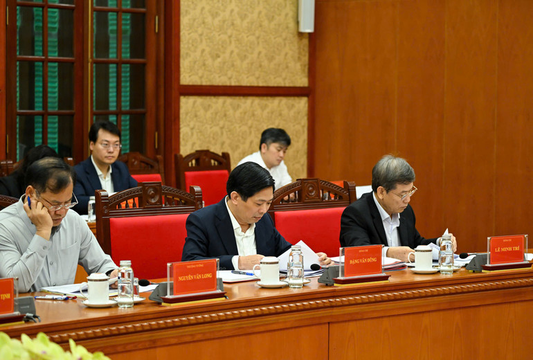 Thường trực Ban Bí thư Trần Cẩm Tú phát biểu kết luận cuộc họp. (Ảnh: DUY LINH)