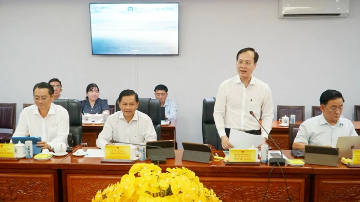 Lãnh đạo tỉnh Vĩnh Long làm việc với doanh nghiệp về phát triển năng lượng tái tạo