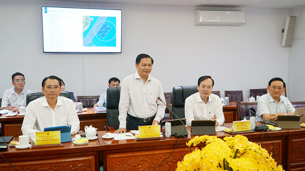 Đồng chí Trần Văn Lâu - Ủy viên Ban Chấp hành Trung ương Đảng, Bí thư Tỉnh ủy phát biểu chỉ đạo tại buổi làm việc.