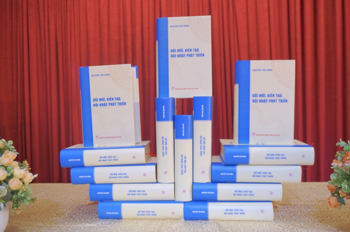 Sách “Đổi mới, kiến tạo, hội nhập, phát triển” của nguyên Thủ tướng Nguyễn Tấn Dũng

