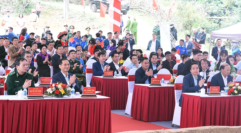 Phó Thủ tướng Bùi Thanh Sơn dự Lễ khởi công Trường phổ thông nội trú liên cấp Tiểu học và THCS Xuân Trường tại xã Xuân Trường, tỉnh Cao Bằng - Ảnh: VGP/Hải Minh