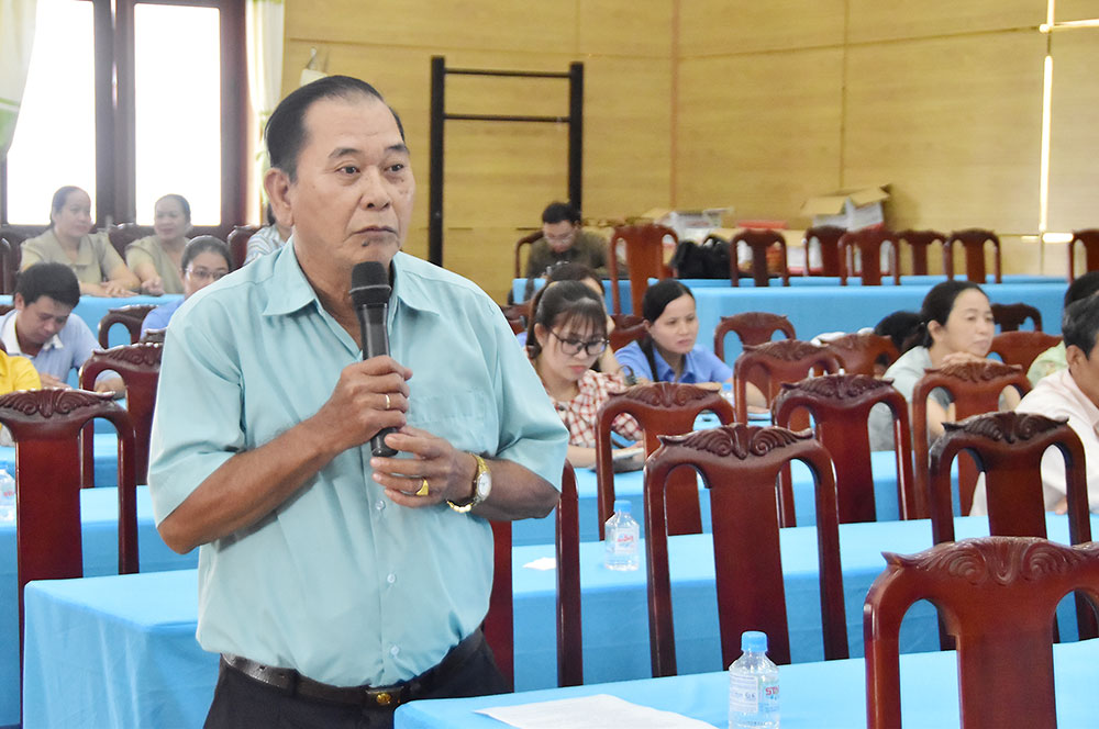 Cử tri Trương Cảnh Đồng, khóm Phước An phát biểu ý kiến liên quan lĩnh vực đầu tư công.