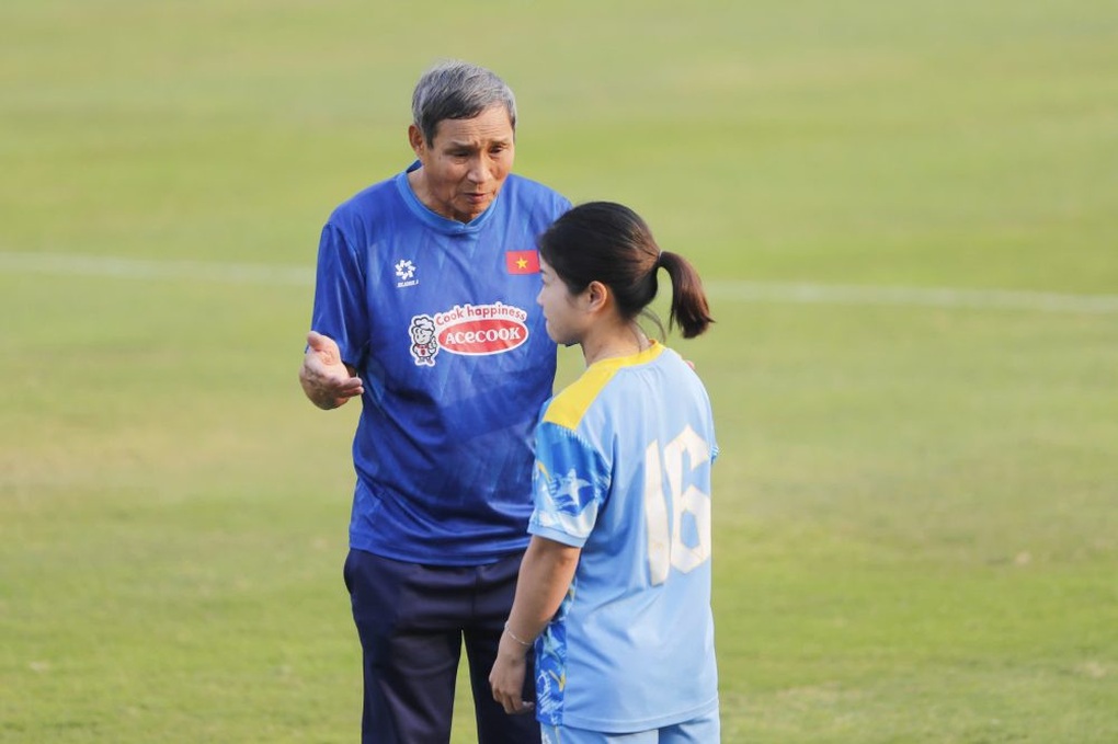 HLV Mai Đức Chung và các học trò sẵn sàng cho mục tiêu giành vé đến World Cup 2027 (Ảnh: VFF).

