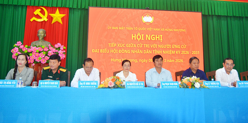 Các ứng cử viên đơn vị bầu cử số 21 tiếp xúc cử tri xã Hưng Nhượng. Ảnh: Tr. Quốc