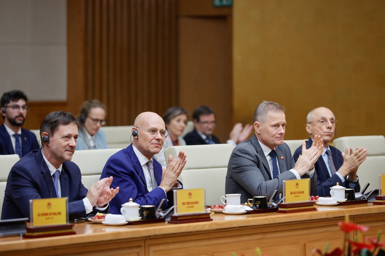 Các Đại sứ, Đại biện EU tại Việt Nam dự cuộc gặp - Ảnh: VGP/Nhật Bắc

