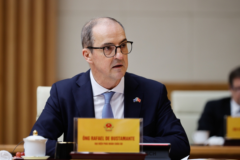 Đại biện lâm thời EU tại Việt Nam Rafael De Bustamante khẳng định Việt Nam là đối tác quan trọng của EU tại khu vực Ấn Độ Dương - Thái Bình Dương và trong ASEAN - Ảnh: VGP/Nhật Bắc

