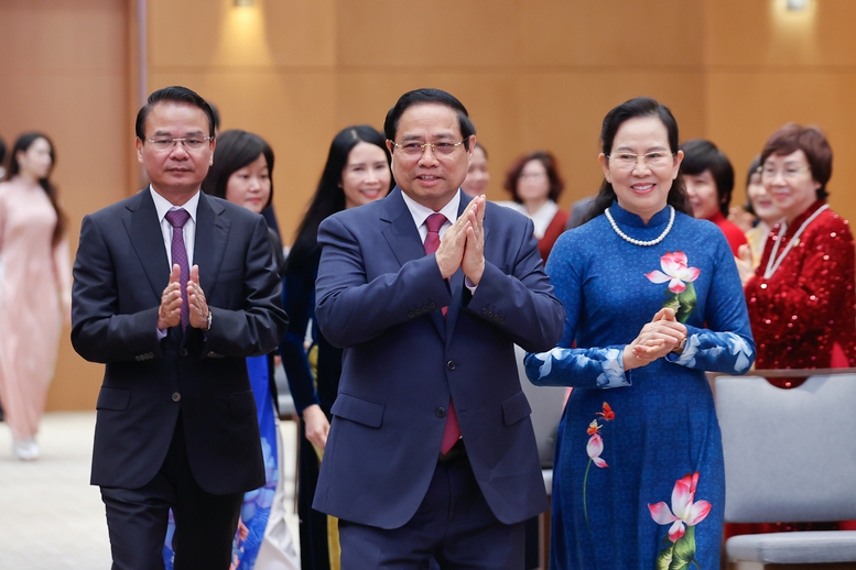Thủ tướng Phạm Minh Chính tới dự gặp mặt nữ lãnh đạo, quản lý các cơ quan Trung ương và trao giải thưởng Kovalevskaia năm 2025 - Ảnh: VGP/Nhật Bắc


