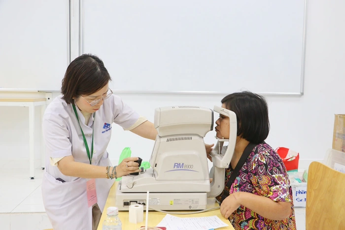 Gần 4.000 người dân được khám bệnh, cấp thuốc miễn phí