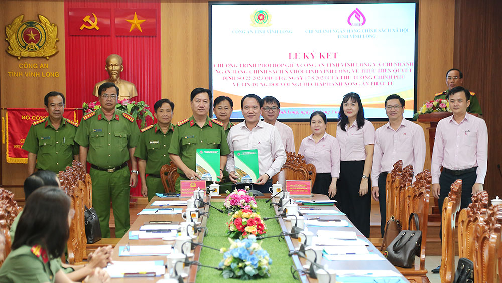 Công an tỉnh và Chi nhánh Ngân hàng chính sách xã hội tỉnh ký kết chương trình phối hợp về tín dụng đối với người chấp hành xong án phạt tù.