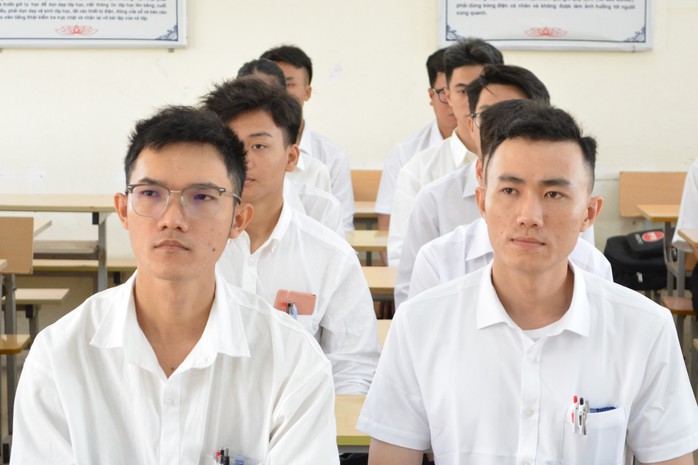 Người lao động có thể nộp hồ sơ trực tiếp hoặc gửi qua đường bưu điện về trụ sở Trung tâm Lao động ngoài nước.