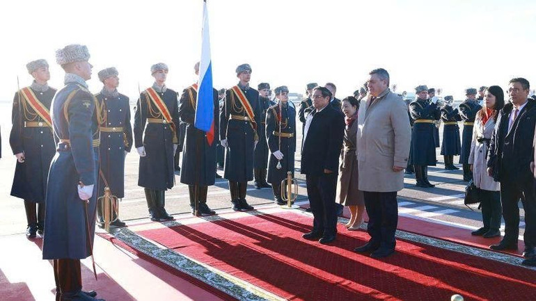 Lễ đón chính thức Thủ tướng Phạm Minh Chính thăm Liên bang Nga được tổ chức trang trọng tại Sân bay quốc tế Vnukovo 2, do Thứ trưởng Bộ Ngoại giao Liên bang Nga Rudenko Andrey Yurevych chủ trì. Ảnh: Dương Giang/TTXVN