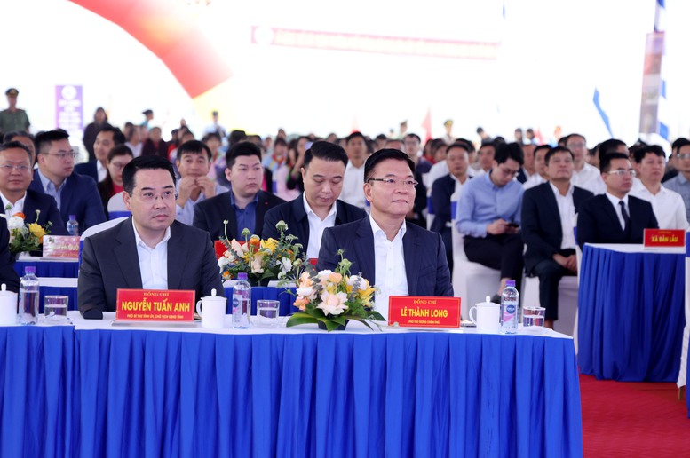 Phó Thủ tướng Lê Thành Long dự khởi công, động thổ Trường phổ thông nội trú Tiểu học và Trung học cơ sở Bản Lầu, tỉnh Lào Cai - Ảnh: VGP/Đức Tuân