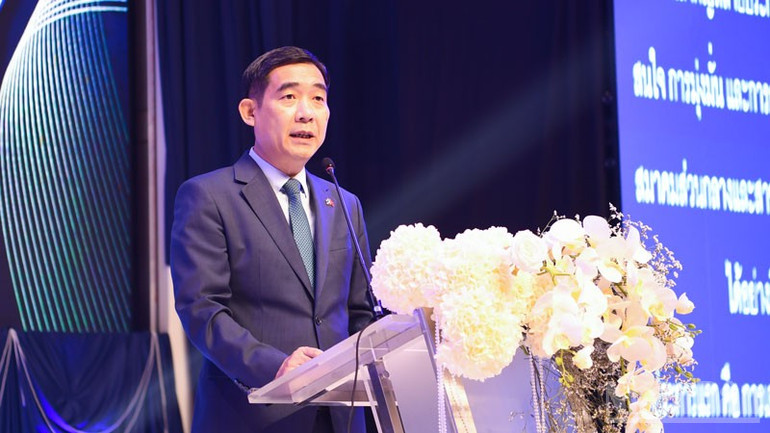 Đại sứ Việt Nam tại Thái Lan Phạm Việt Hùng đánh giá cao những đóng góp của Tổng hội. (Ảnh: MINH THẮNG)
