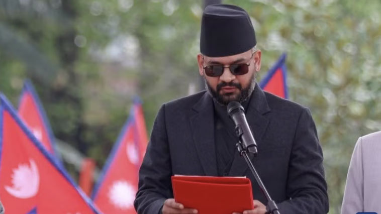 Ông Balendra Shah tuyên thệ nhậm chức Thủ tướng Nepal. (Ảnh: Xinhua)