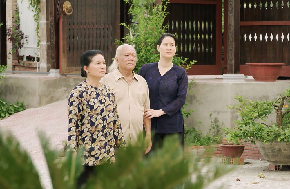 Diễn viên Nguyễn Châu đóng vai cha của Thân Thúy Hà trong phim “Chồng muộn”.