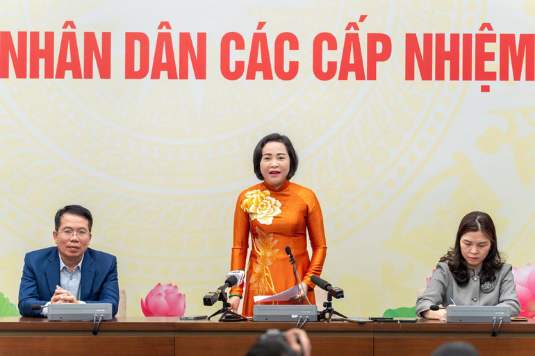 Phó Chủ tịch Quốc hội Nguyễn Thị Thanh, Ủy viên Hội đồng Bầu cử quốc gia, Phó Trưởng Tiểu ban Nhân sự thuộc Hội đồng Bầu cử Quốc gia thông tin tới báo chí về tình hình, tiến độ bầu cử trên cả nước. (Ảnh: Media Quốc hội)