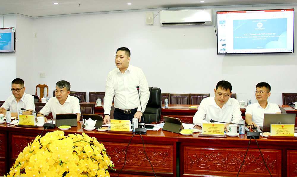 Ông Nguyễn Văn Thùy- Phó Chủ tịch thường trực Hội đồng Quản trị Công ty Cổ phần Tập đoàn Xuân Thiện phát biểu tại buổi làm việc.