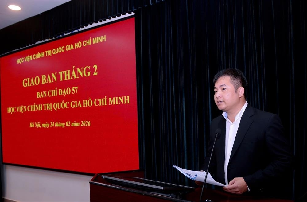 PGS.TS. Trần Quang Diệu, Giám đốc Trung tâm Công nghệ và Chuyển đổi số báo cáo tại hội nghị.
