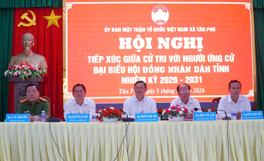  Các ứng cử viên đại biểu HĐND tỉnh nhiệm kỳ 2026 - 2031 tiếp xúc cử tri tại xã Tân Phú. Ảnh: P. Hân.