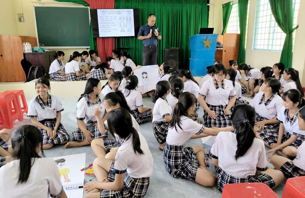 Các em được trang bị kỹ năng sống, kỹ năng tự bảo vệ mình trước các nguy cơ bị xâm hại, bạo lực.