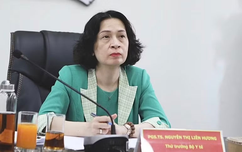 Phó Giáo sư, Tiến sĩ Nguyễn Thị Liên Hương, Thứ trưởng Y tế chủ trì cuộc họp.