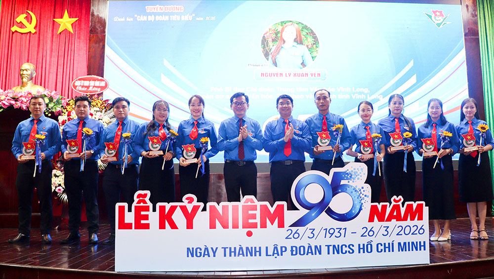 Tuyên dương 10 cá nhân đạt danh hiệu “Cán bộ đoàn tiêu biểu” năm 2026.