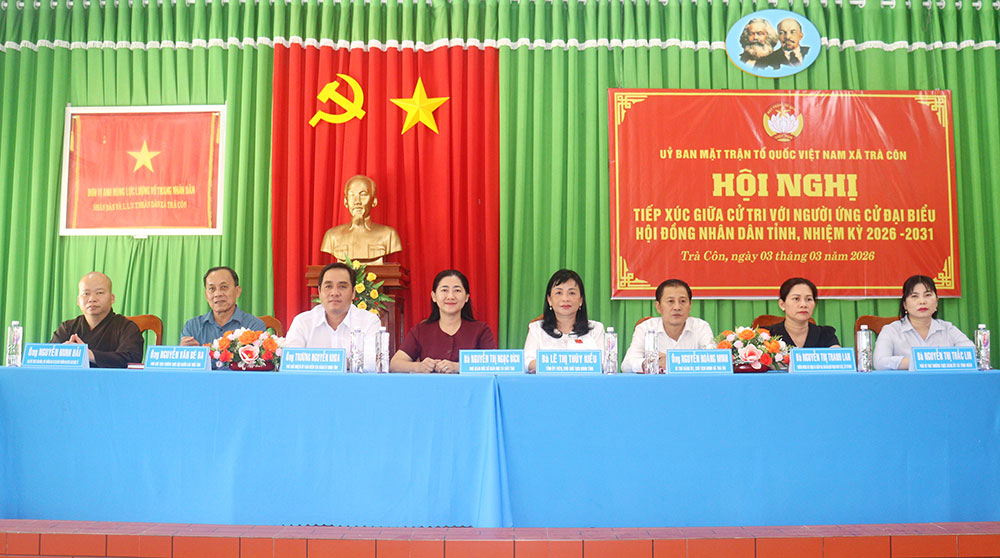 Các ứng cử viên đại biểu HĐND tỉnh nhiệm kỳ 2026 - 2031 đơn vị bầu cử số 4 tiếp xúc cử tri vận động bầu cử tại xã Trà Côn.