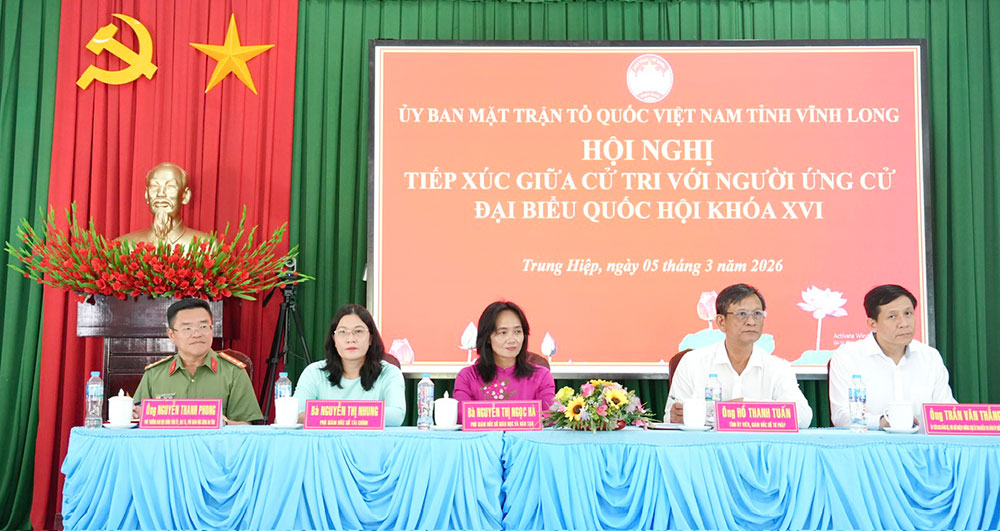 Các ứng cử viên đơn vị bầu cử số 1 tiếp xúc cử tri xã Quới An, Trung Hiệp.