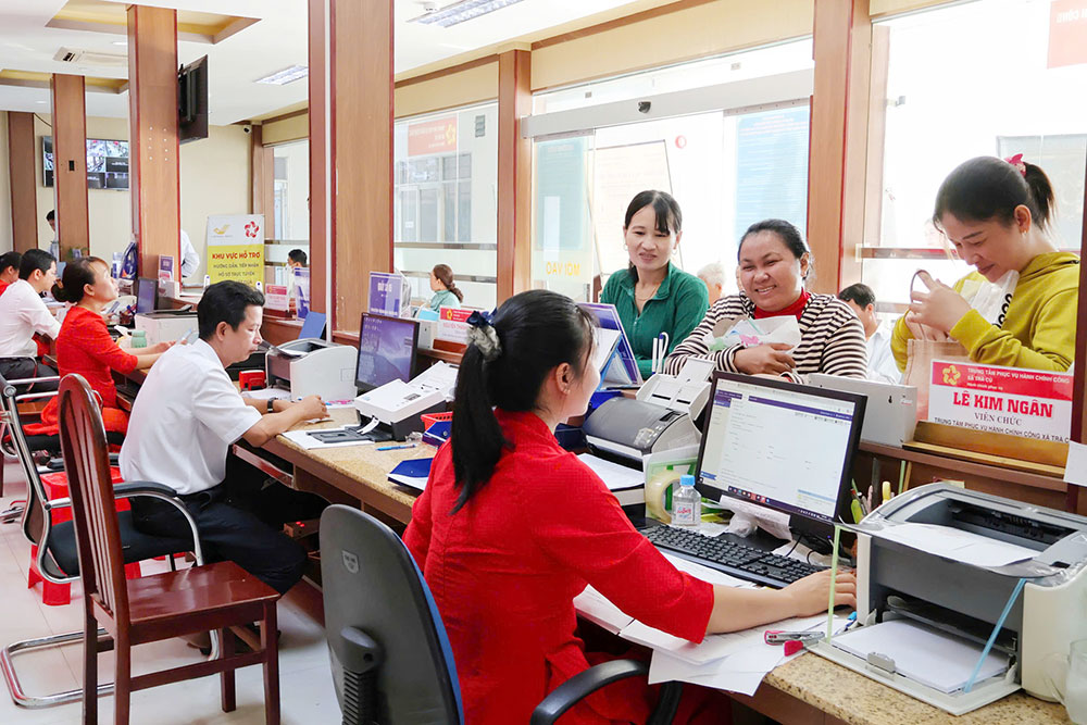 Chỉ số phục vụ người dân và doanh nghiệp tỉnh tăng mạnh, từ thứ hạng 32/34 vào cuối tháng 10/2025 đã vươn lên nhóm đầu cả nước trong những tháng đầu năm 2026. Ảnh: TRÚC PHƯƠNG