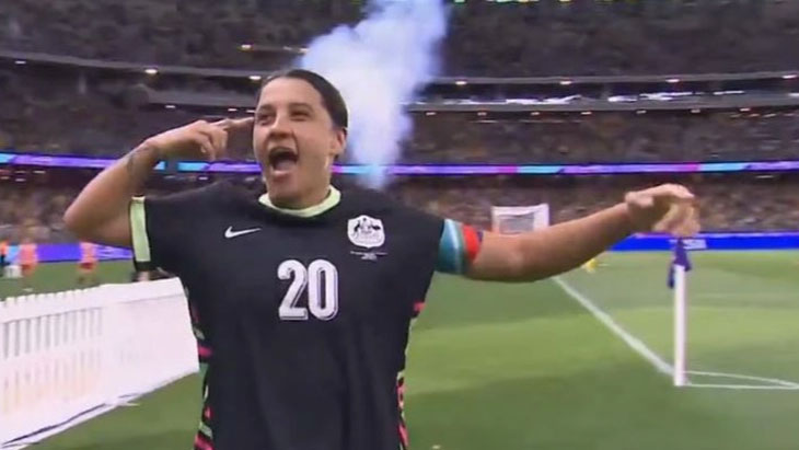 Sam Kerr ăn mừng sau khi ghi bàn thắng quyết định giúp Úc vào chung kết Asian Cup 2026 - Ảnh: ParamountPlus.