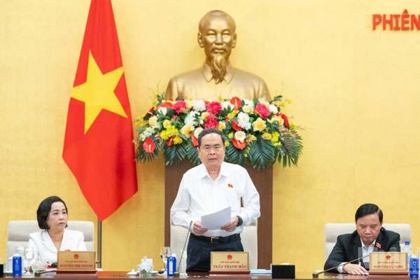 Chủ tịch Quốc hội Trần Thanh Mẫn phát biểu bế mạc Phiên họp thứ 55 của Ủy ban Thường vụ Quốc hội. (Ảnh: DUY LINH)
