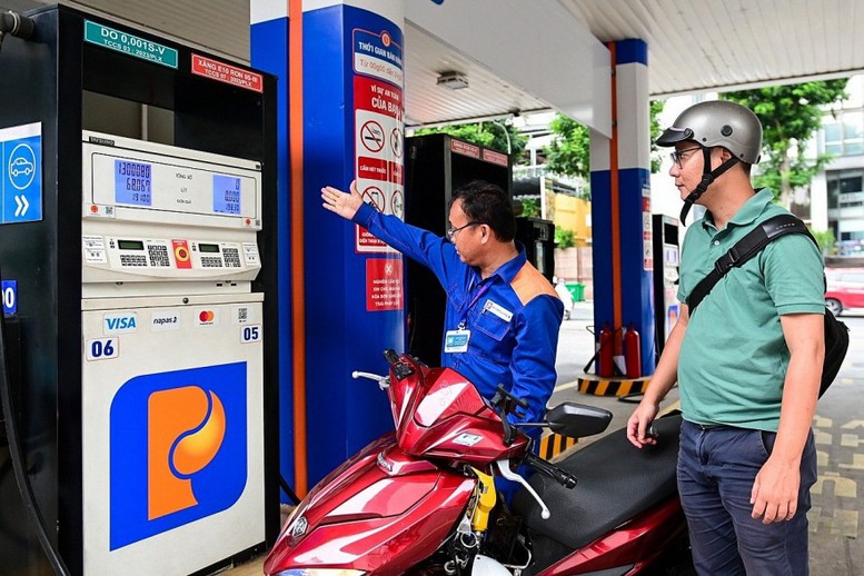 Chính thức chi 4.000-5.000 đồng quỹ bình ổn giá với mỗi lít xăng dầu - Ảnh minh họa