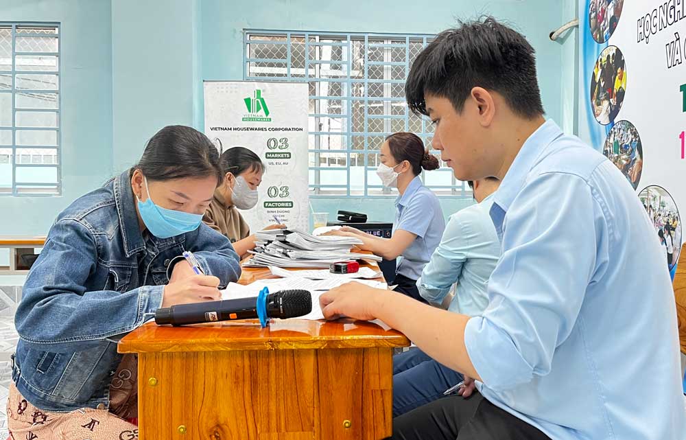 Tăng cường dạy nghề cho lao động
hưởng trợ cấp thất nghiệp
