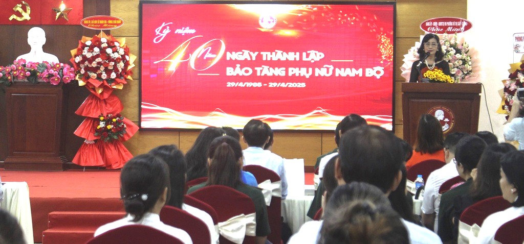 Nguyên lãnh đạo Bảo tàng ôn lại truyền thống, tri ân đóng góp của những bậc tiền nhân xây dựng và phát triển Bảo tàng. 
