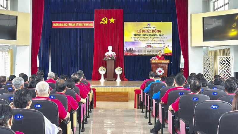 Bà Nguyễn Thụy Yến Phương- Chủ tịch Hội Chữ thập đỏ phát biểu phát động Tháng Nhân đạo năm 2025. 