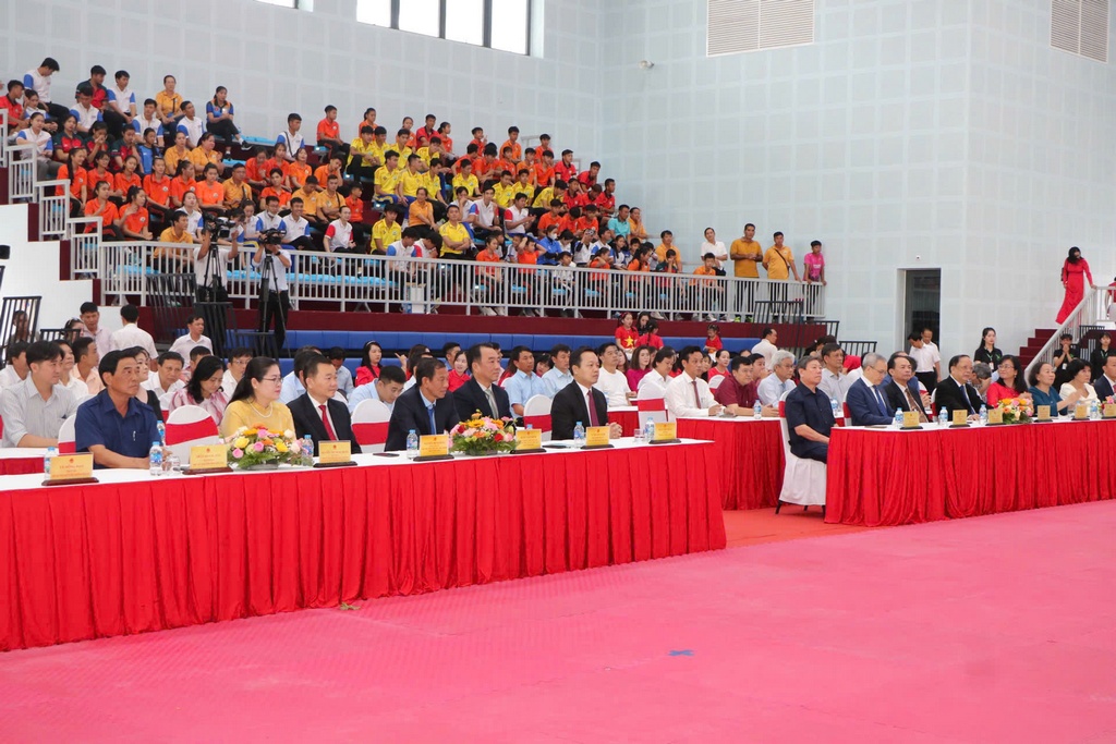 Lãnh đạo Trung ương và địa phương dự lễ Khánh thành Nhà thi đấu đa năng tỉnh Vĩnh Long.