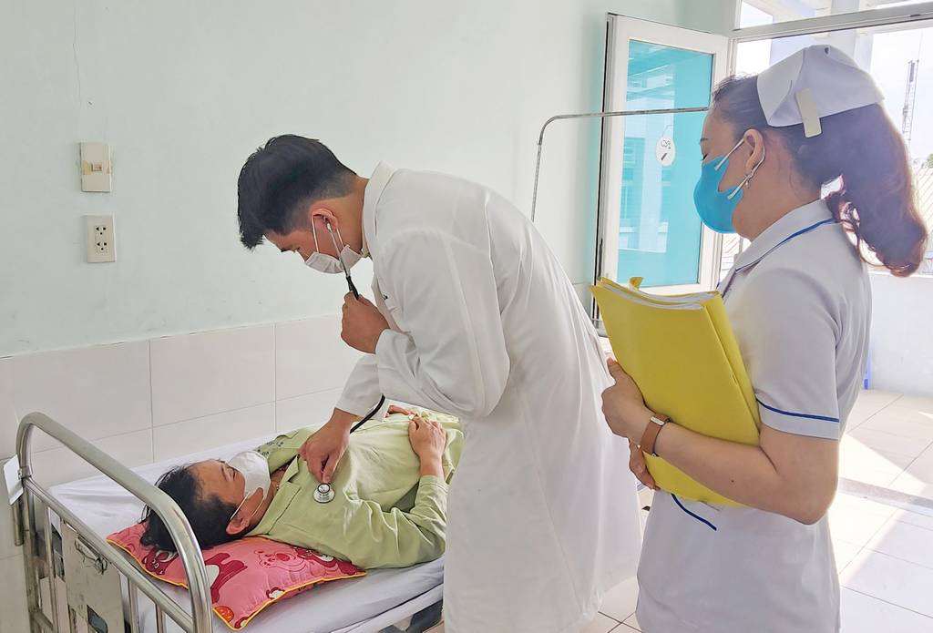 Bệnh nhân mắc bệnh sởi điều trị tại Khoa Nhiễm, BVĐK Vĩnh Long (ảnh chụp ngày 15/4).
