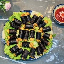 Ức gà, trứng muối
cuộn rong biển chiên giòn