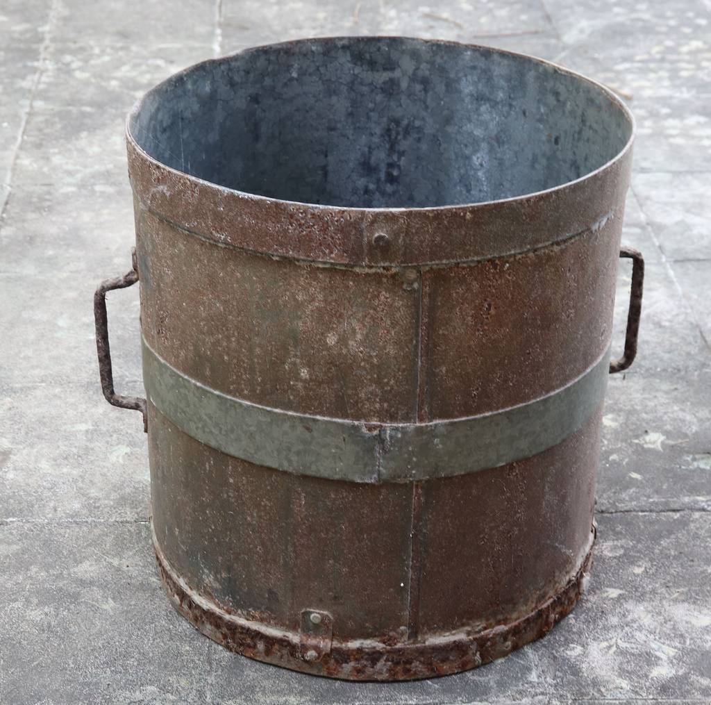 Ngày trước mua bán lúa gạo không cân ký như bây giờ mà được hàng sáo đong bằng táo. Một giạ lúa bằng 2 táo.

