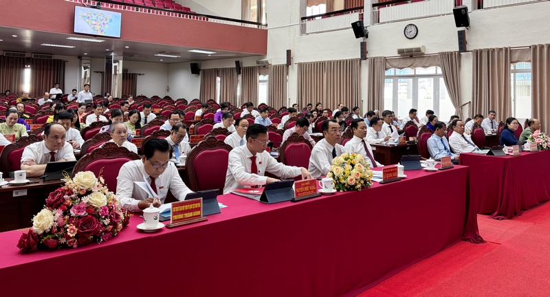 Đại biểu tham dự kỳ họp. 
