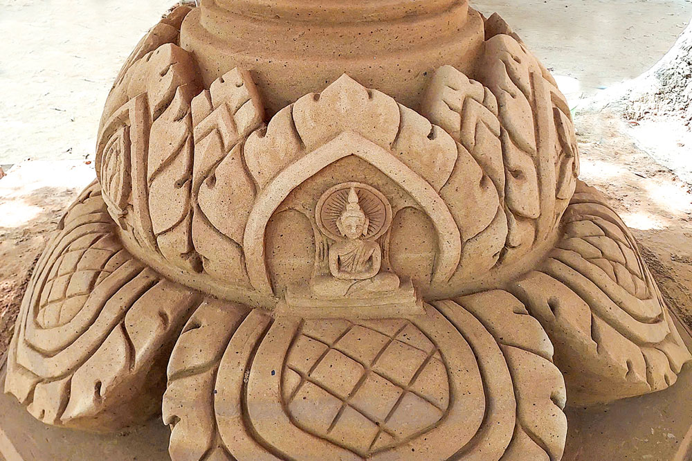 Nhiều ngọn núi được đắp với độ tinh xảo khá cao.