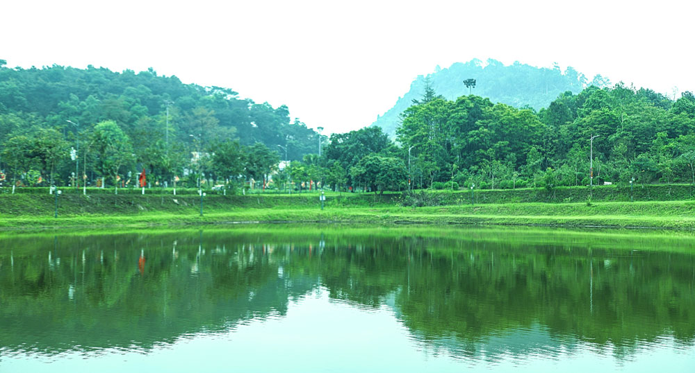 Một góc chân núi Nghĩa Lĩnh và rừng quốc gia Đền Hùng.

