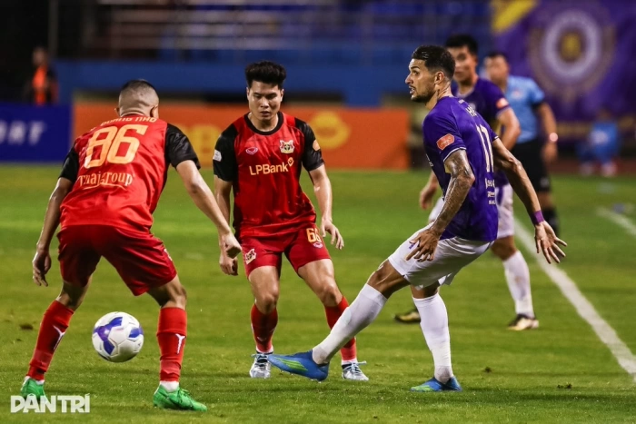 Hà Nội FC thắng kịch tính CLB Ninh Bình, HA Gia Lai chia điểm với Hải Phòng