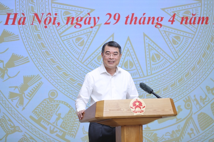 Thủ tướng Lê Minh Hưng phát biểu chúc mừng đội tuyển bóng đá nam U17 Việt Nam. Ảnh: Nhật Bắc