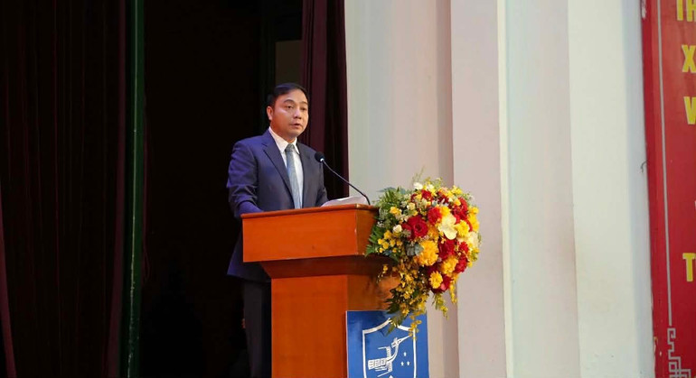 Phó giám đốc Đại học Quốc gia Hà Nội, Phó giáo sư, Tiến sĩ Đào Thanh Trường phát biểu.