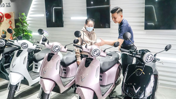 Xe điện hút khách khi giá xăng biến động.

